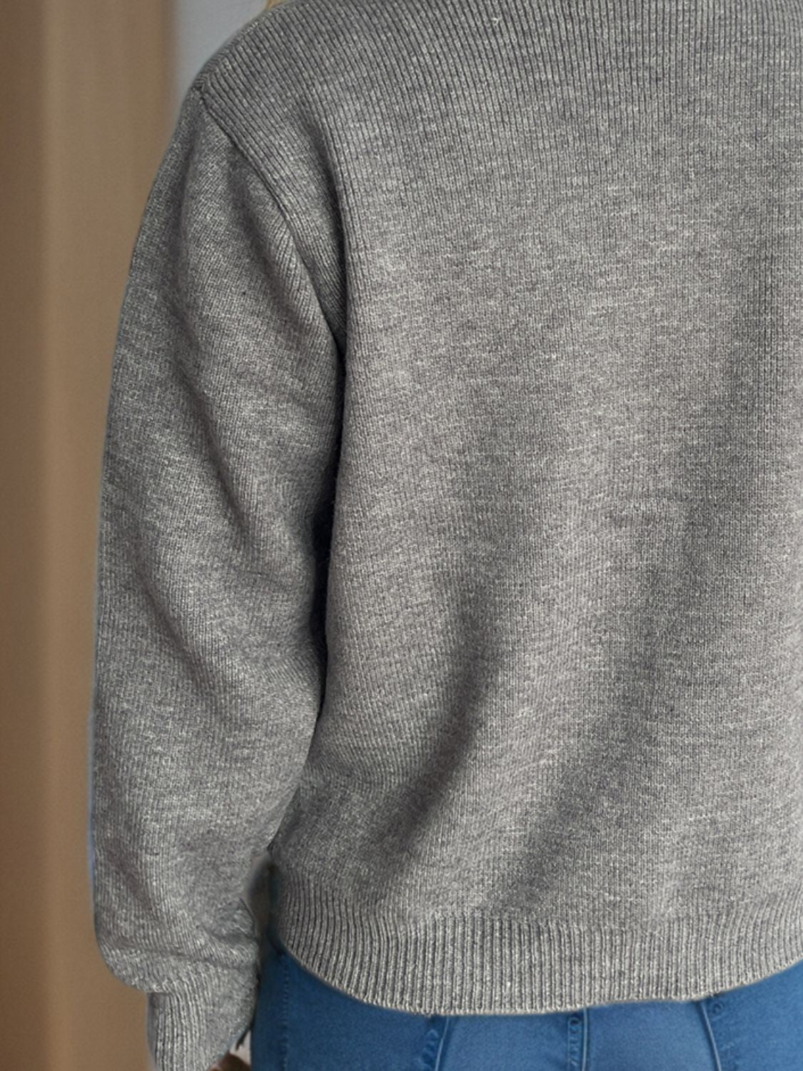 Langärmliger Cardigan mit Knopfleiste und Taschen