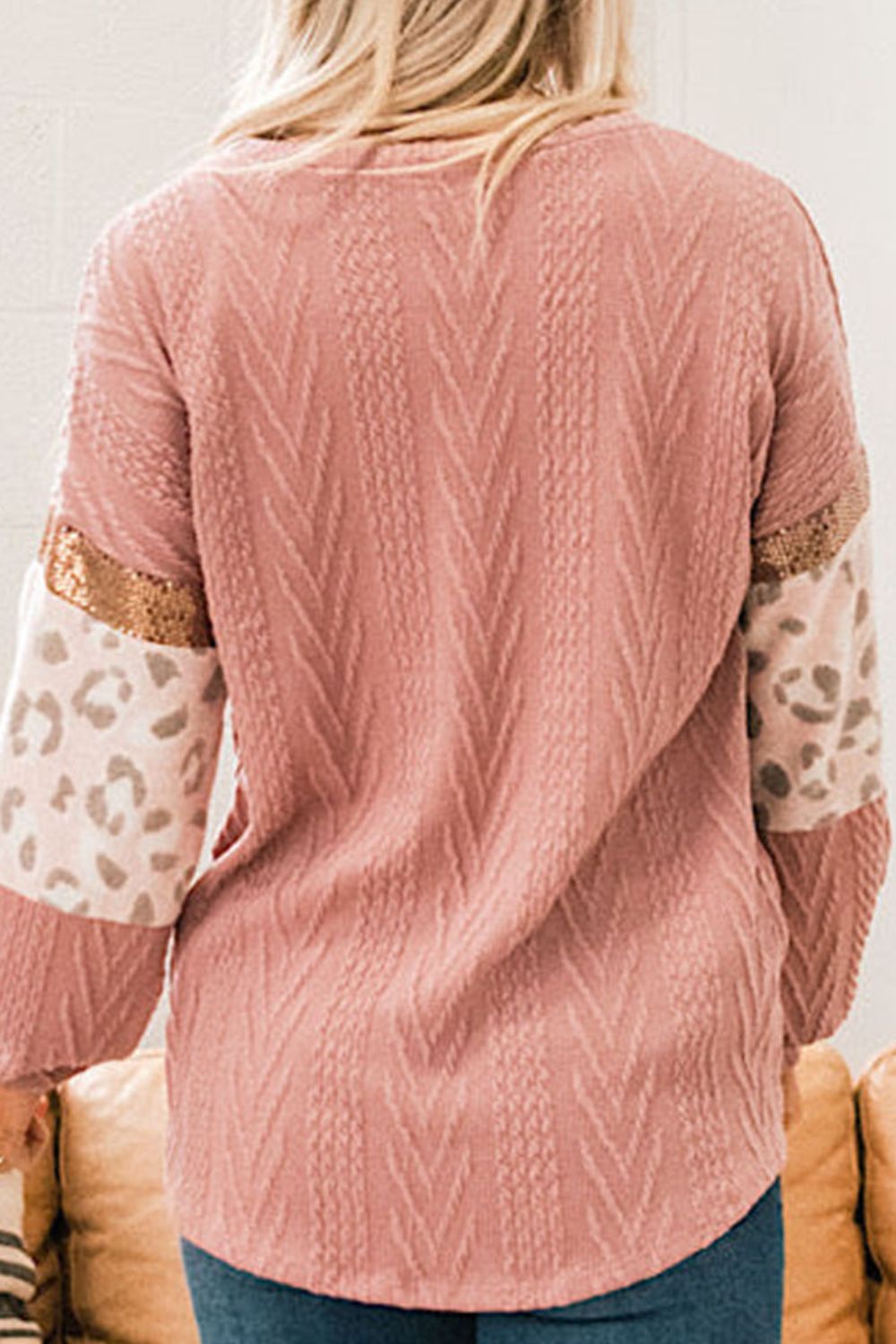 Langarmpullover mit Pailletten und Leopardenmuster und Rundhalsausschnitt