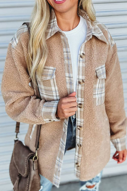 Sherpa-Jacke mit Taschen und kariertem Kragen