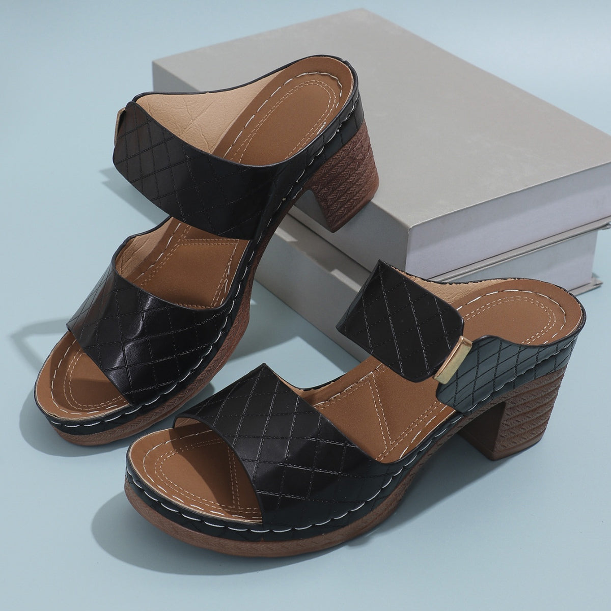 Sandalen mit Blockabsatz aus PU-Leder