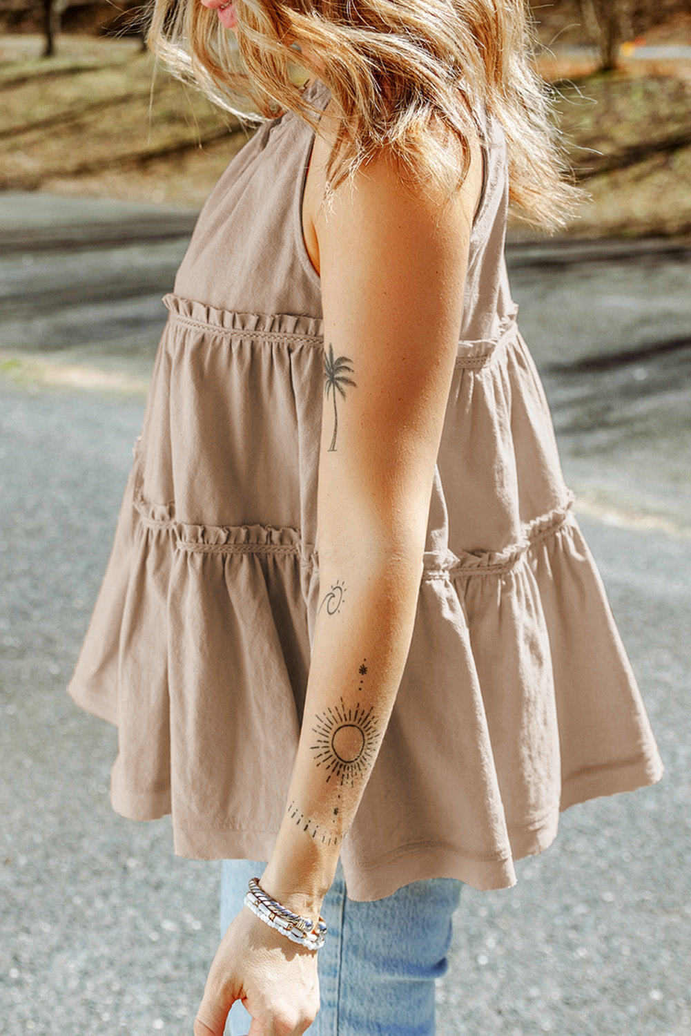 Tanktop mit Stufen-Rüschen und Bindeband am Hals