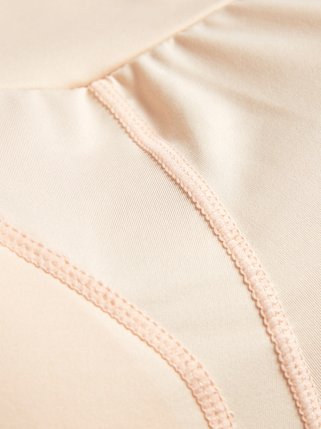 Hüfthebende, formende Shorts in voller Größe