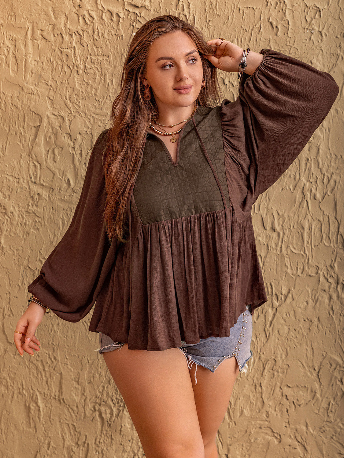 Bluse mit Ballonärmeln und Bindeband am Hals in Übergröße