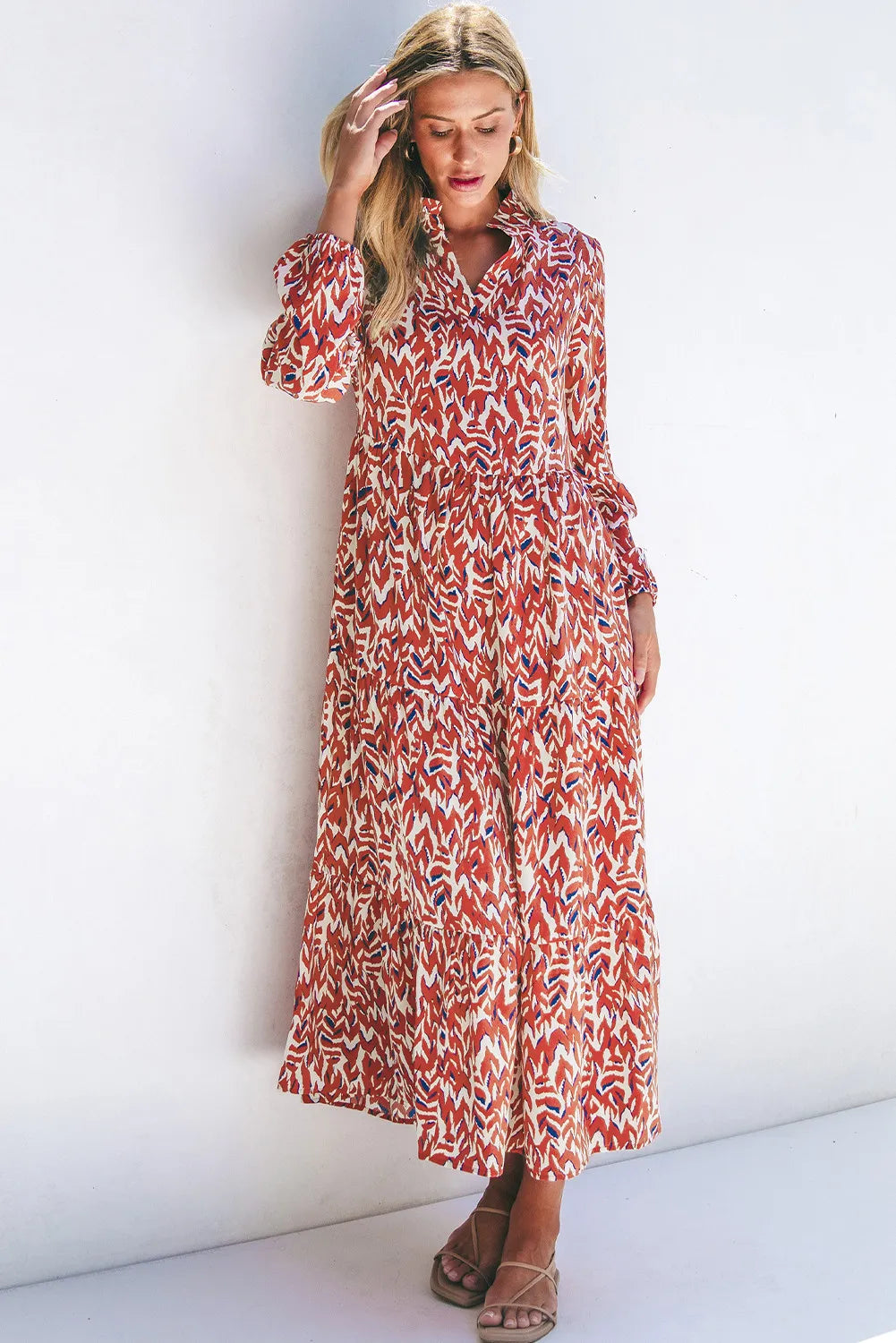 Bedrucktes Kleid mit langen Ärmeln und Kerben