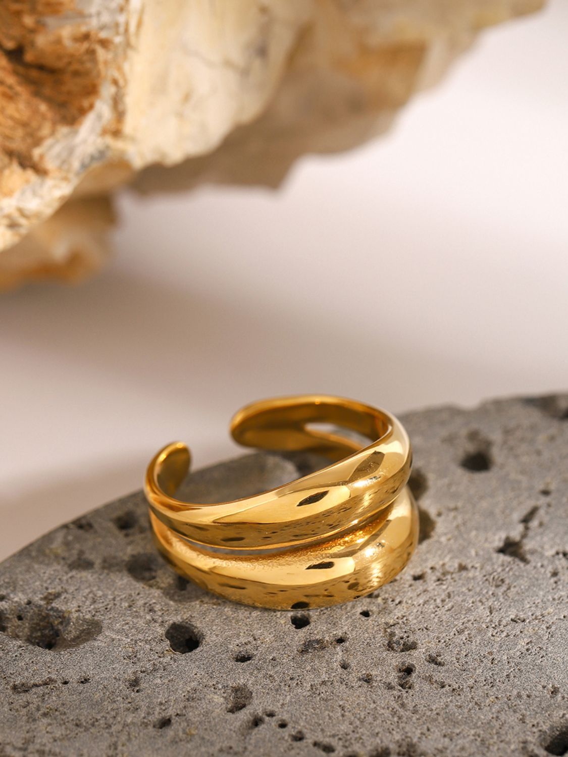 Doppellagiger Ring aus Edelstahl