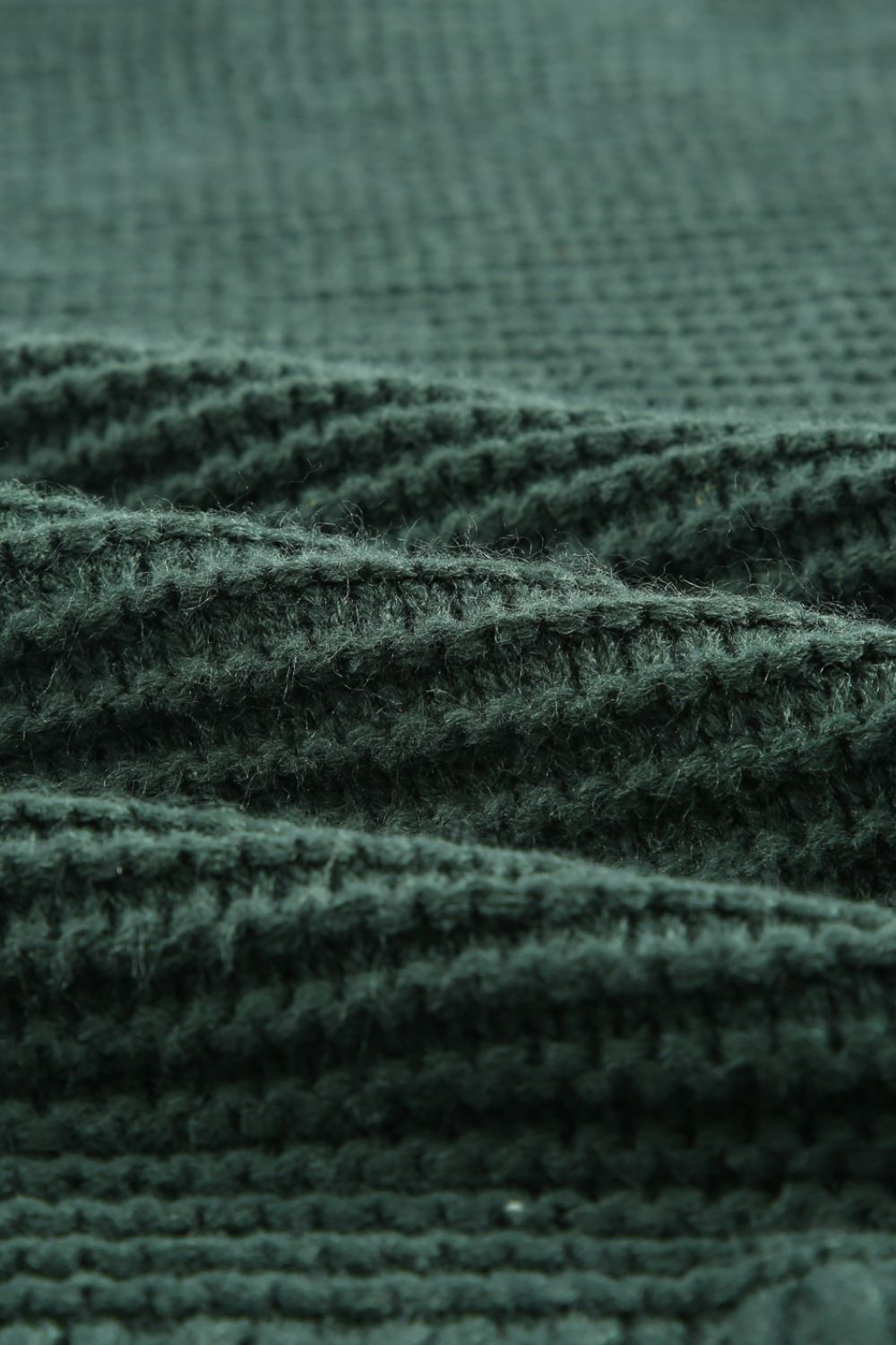 Rollkragenpullover mit langen Ärmeln und seitlichem Schlitz