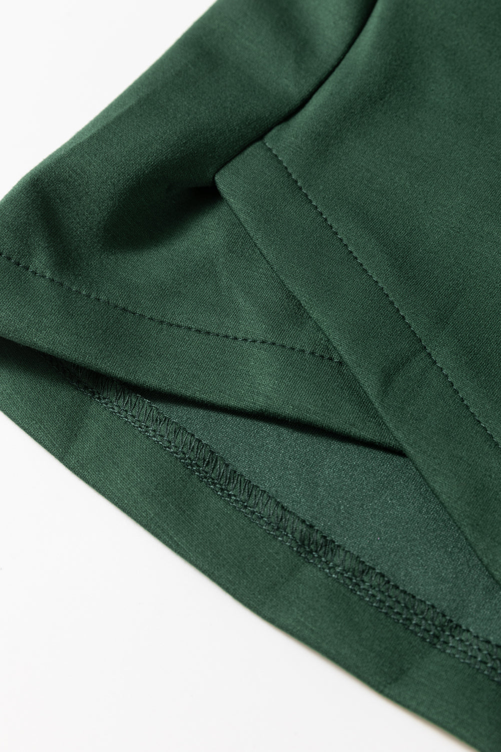 Langärmliger Strampler mit Kordelzug und halbem Reißverschluss