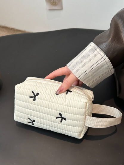 Armband mit kontrastierender Textur und Schleife