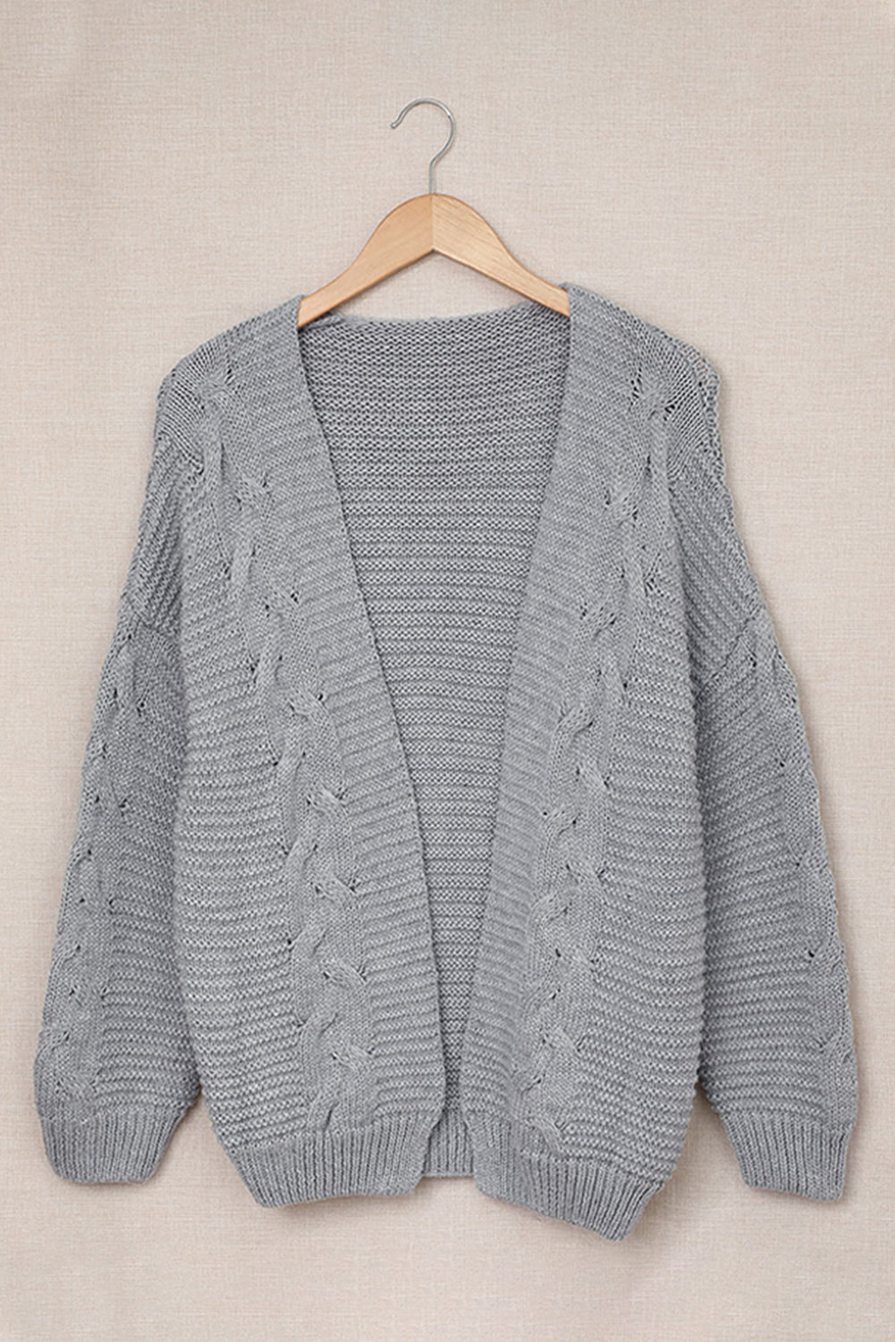 Strickjacke mit offener Vorderseite und Zopfmuster