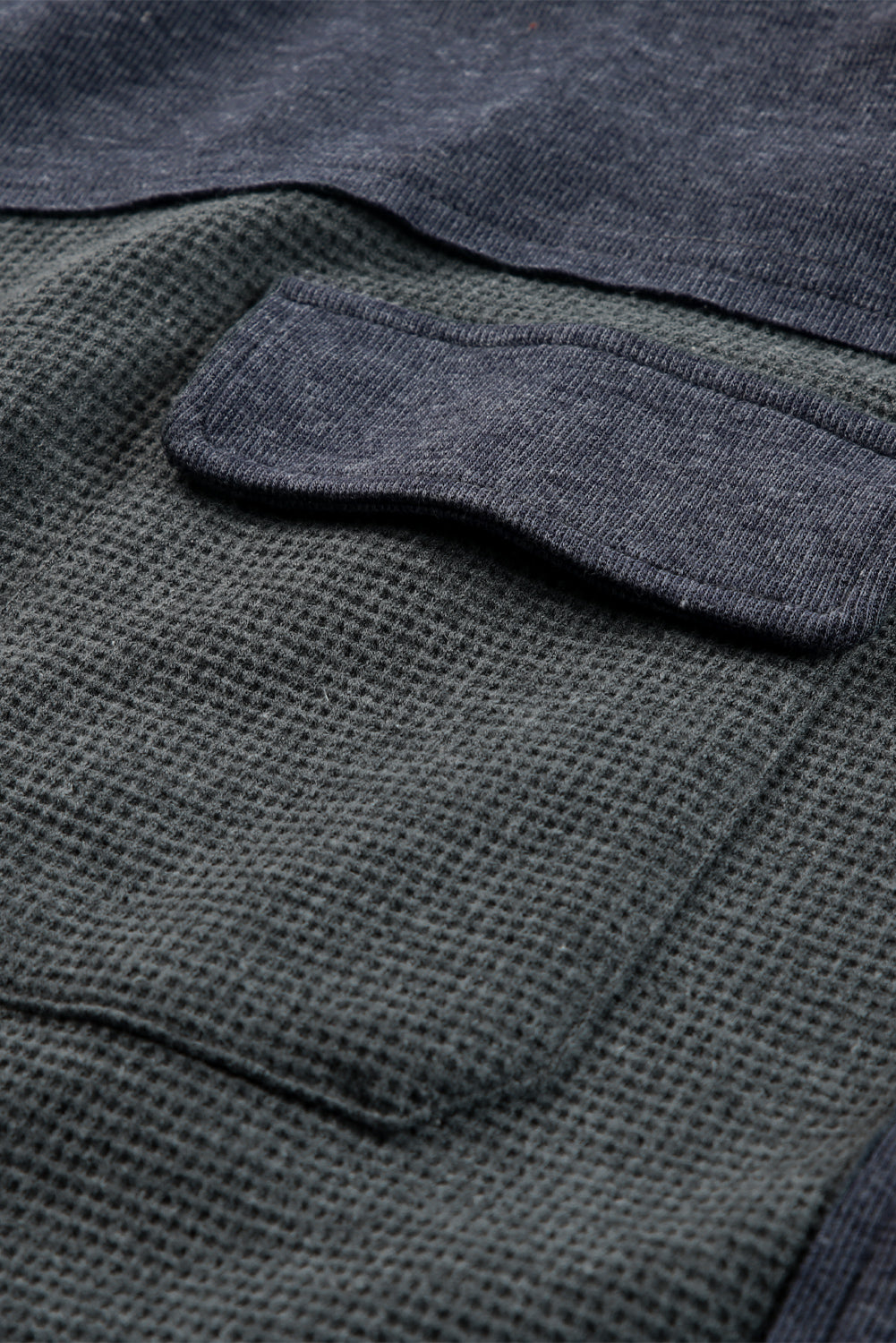 Jacke aus Waffelstrick mit Knöpfen und überschnittenen Schultern