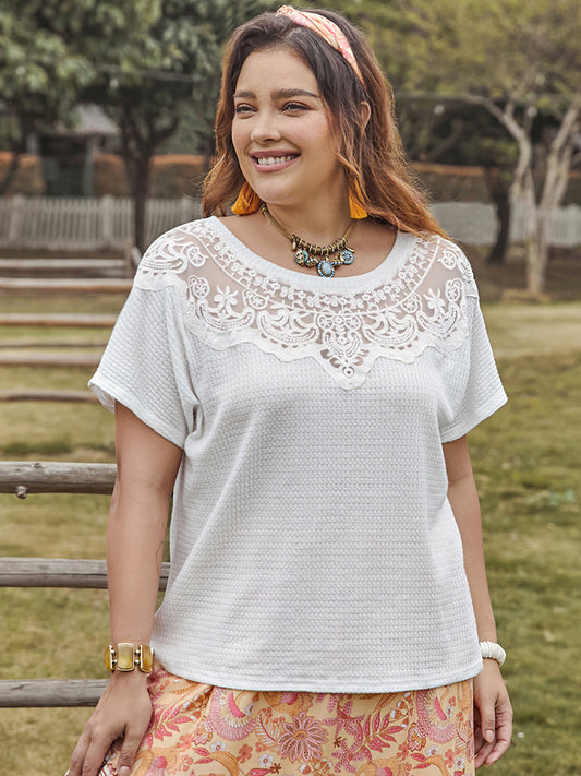 Plus Size Top mit Rundhalsausschnitt und Spitzendetail