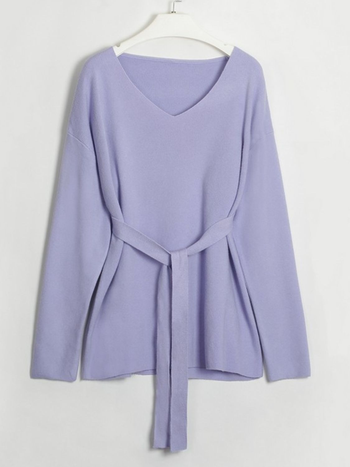 Set aus langärmligem Oberteil mit V-Ausschnitt und Hose mit Kordelzug