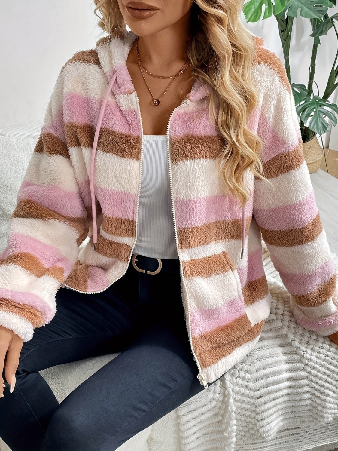 Gestreifte Kapuzenjacke mit Kordelzug und Reißverschluss