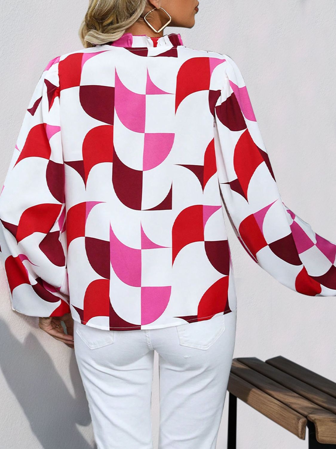 Langärmlige Bluse mit Rüschen und Kerben