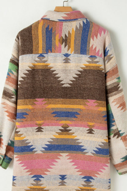 Geometrische, langärmlige Jacke mit Knöpfen