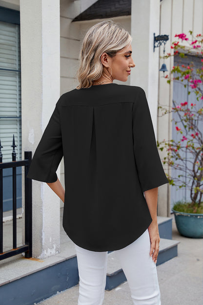 Bluse mit Rüschen, V-Ausschnitt und Dreiviertelärmeln