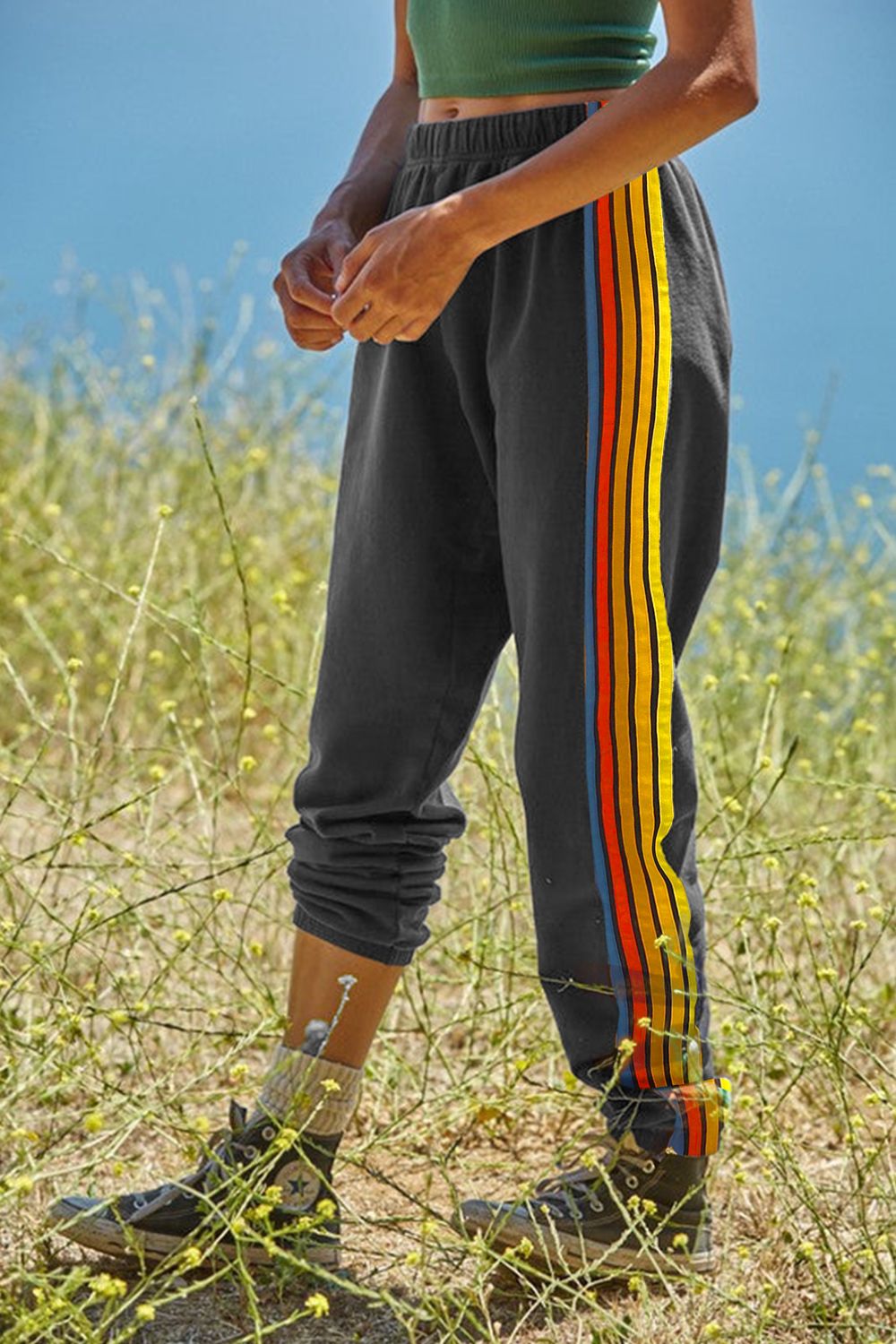 Active-Hose mit kontrastierenden Streifen und elastischer Taille