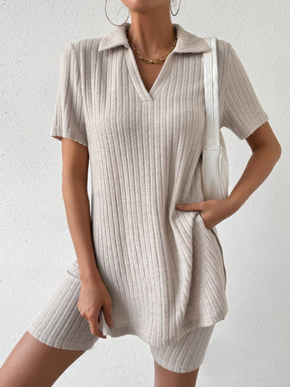 Set aus kurzärmligem Top und Shorts mit Johnny-Kragen