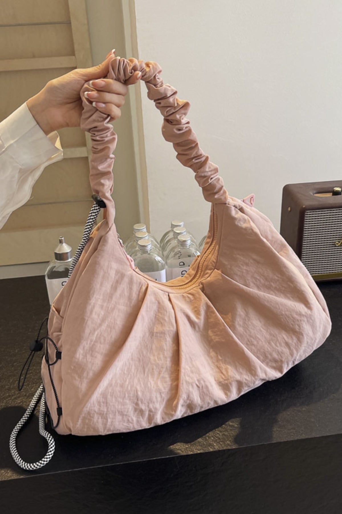 Umhängetasche mit Kordelzug und Rüschen