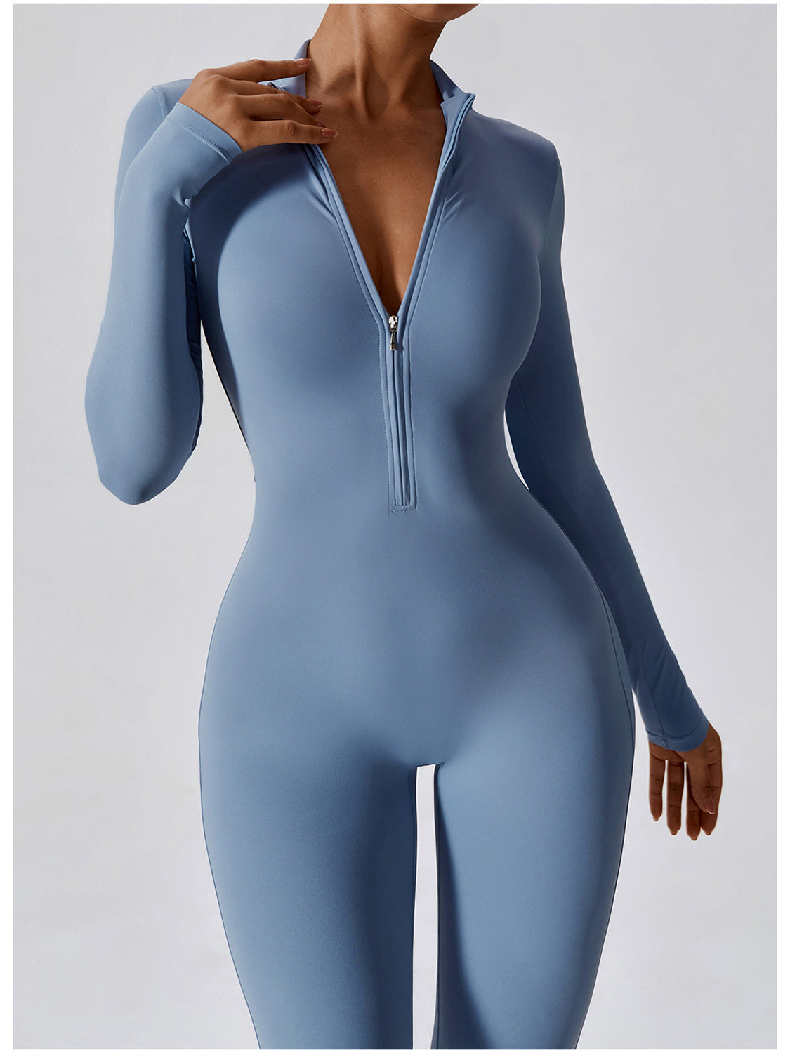 Jumpsuit mit Stehkragen und langen Ärmeln und Reißverschluss