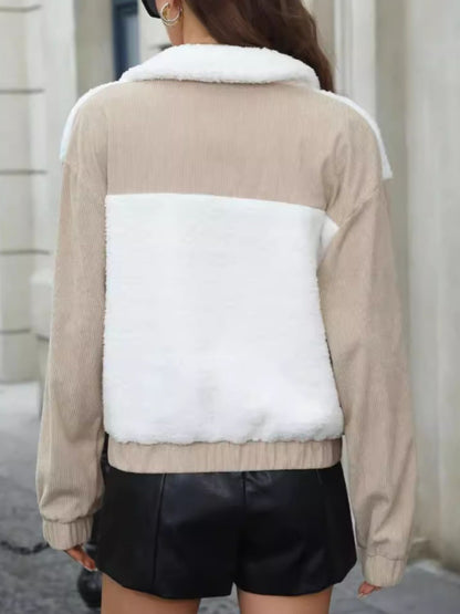 Langärmlige Jacke mit kontrastierendem Reißverschluss