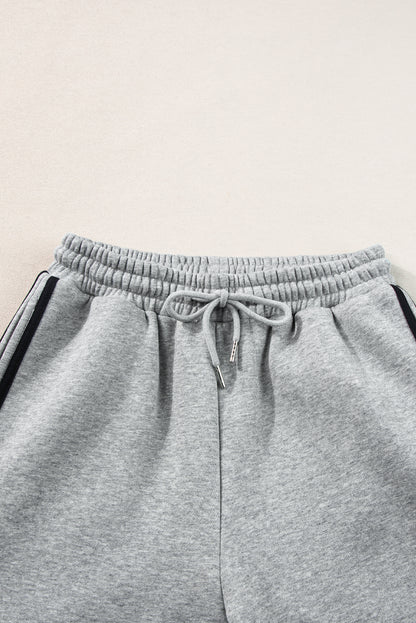 Active Set aus Oberteil und Hose mit seitlichen Streifen und Rundhalsausschnitt