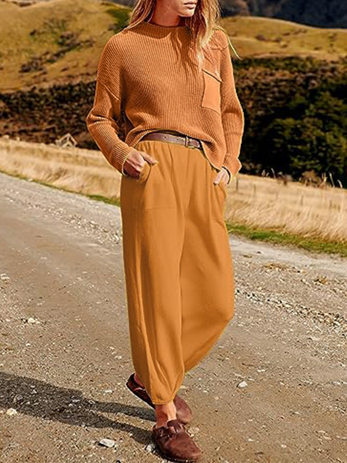 Set aus Strickoberteil und Jogginghose