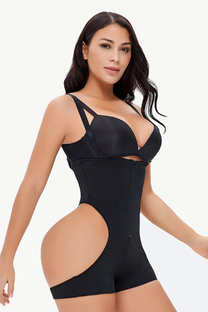 Formender Bodysuit mit Cut-outs unter der Brust in voller Größe