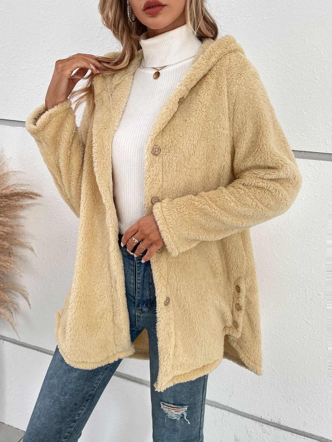 Flauschige Kapuzenjacke mit Knopfleiste