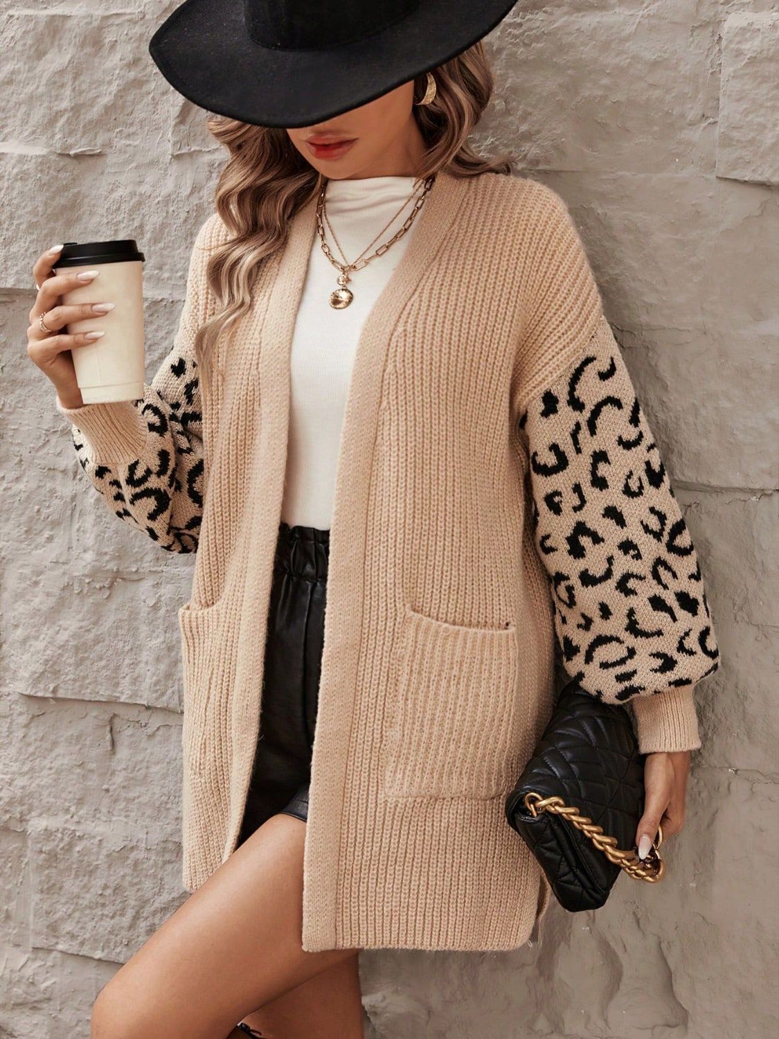 Cardigan mit offener Vorderseite und Leopardenmuster und Taschen