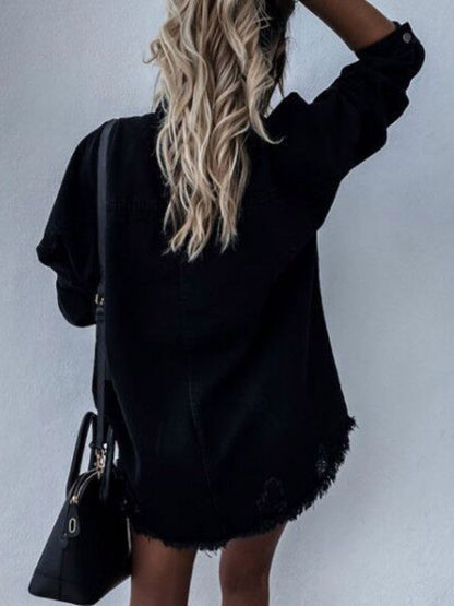 Langärmlige Jeansjacke mit unversäubertem Saum und Kragen