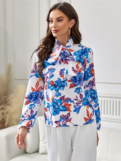 Langärmlige Bluse mit Blumenmuster und Bindeband am Kragen