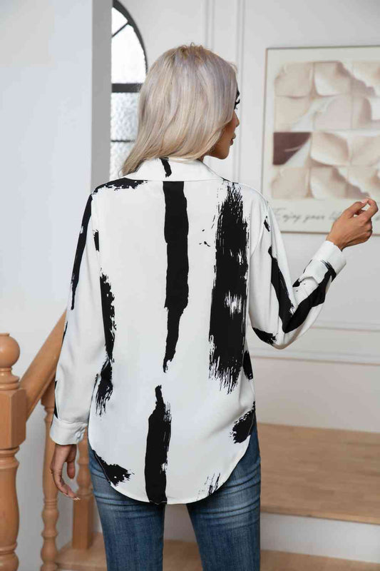 Hemd mit Batikmuster und Kragen sowie Knöpfen