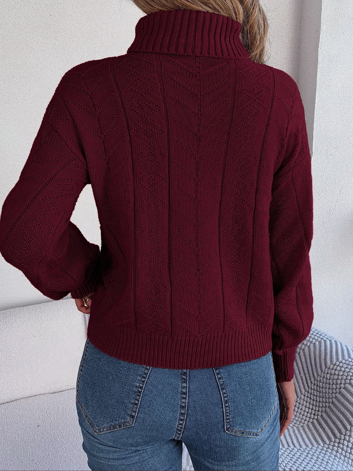 Rollkragenpullover mit Zopfmuster