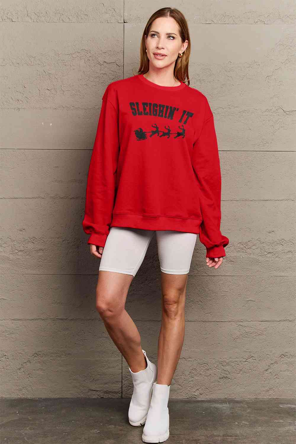 Simply Love – Sweatshirt mit SLEIGHIN‘ IT-Grafik in voller Größe