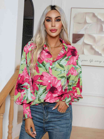 Hemd mit Blumenmuster, Kragen und Knöpfen