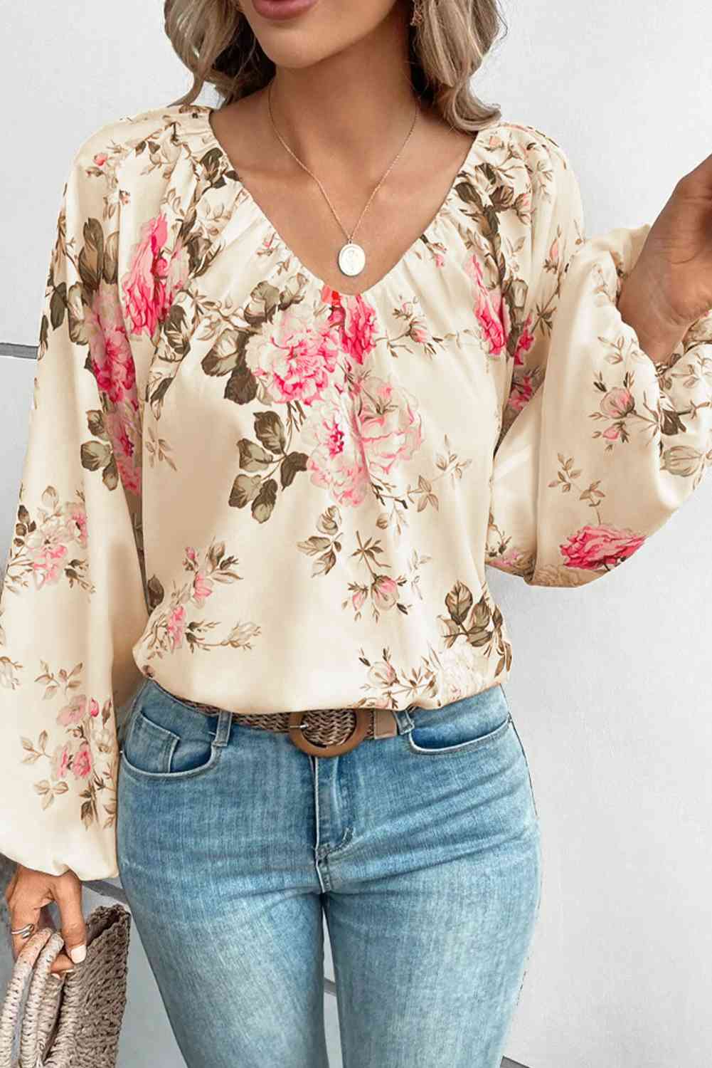 Bluse mit Blumenmuster und V-Ausschnitt und Ballonärmeln