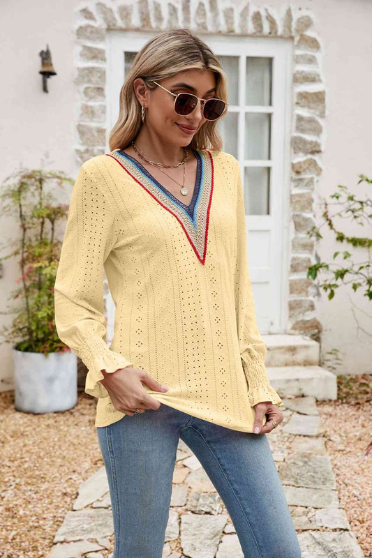 Bluse mit V-Ausschnitt und Volantärmeln