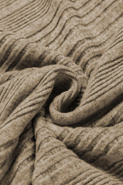 Langärmliger Pullover mit Schlitz und Johnny-Kragen