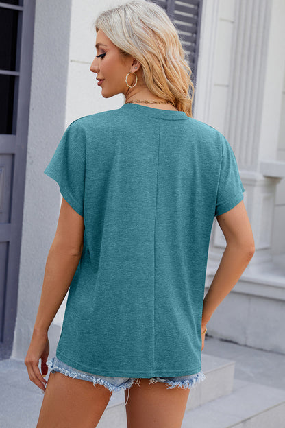 Kurzärmliges T-Shirt mit V-Ausschnitt
