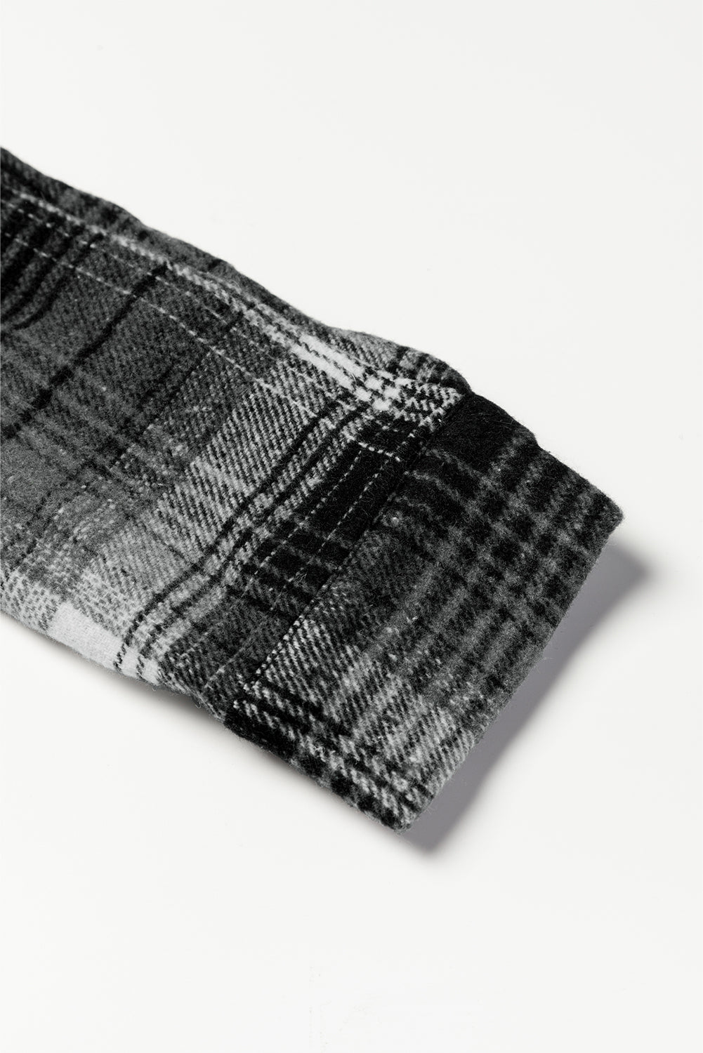 Camisa de manga larga con botones a cuadros y bolsillos