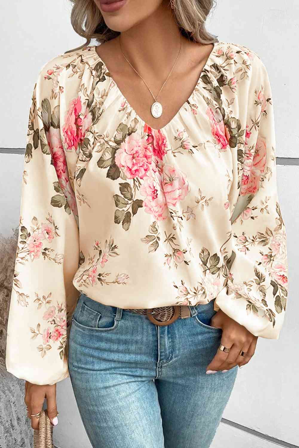 Bluse mit Blumenmuster und V-Ausschnitt und Ballonärmeln