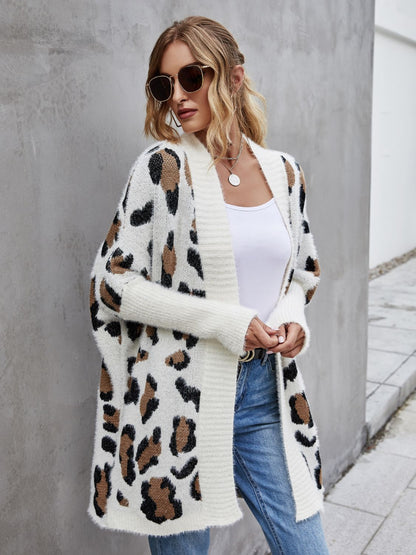 Flauschige Strickjacke mit Leopardenmuster