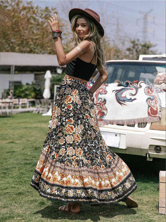 Bedruckter High-Low-Rock mit Rüschensaum