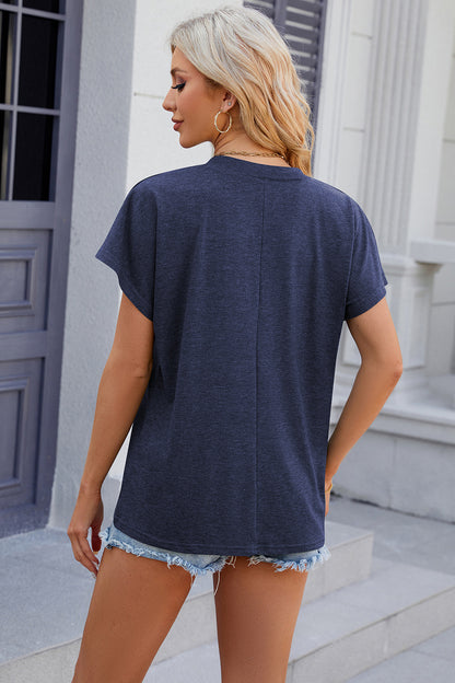 Kurzärmliges T-Shirt mit V-Ausschnitt