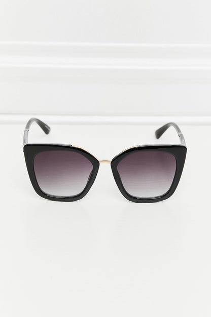 Cat-Eye-Sonnenbrille mit Vollrand aus Polycarbonat