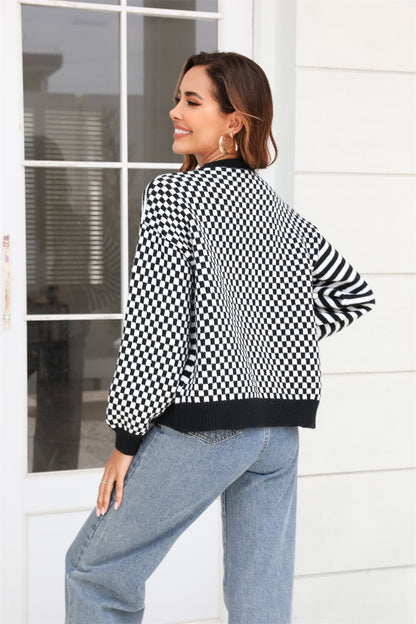 Button-Down-Cardigan mit Streifen- und Karomuster im Kontrast