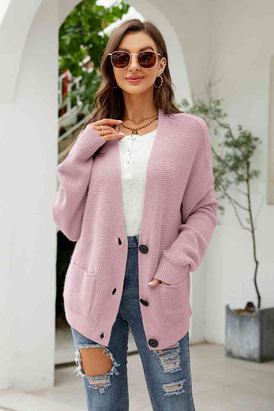 Strickjacke mit Knopfleiste, überschnittener Schulter und langen Ärmeln