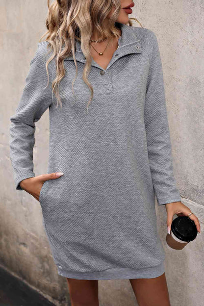 Minikleid mit Kragen, Druckknopfleiste vorn