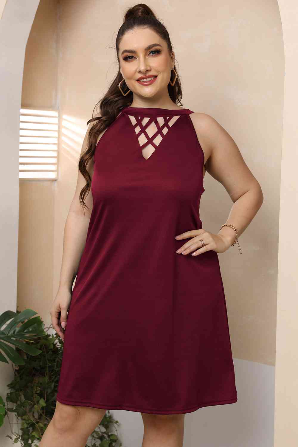 Plus Size Kleid mit Rundhalsausschnitt und Cut-Outs
